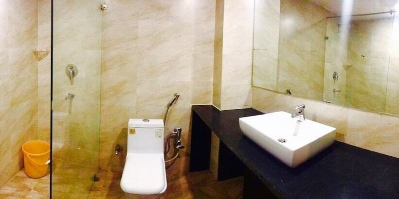 Quarto Deluxe, Al Towheed