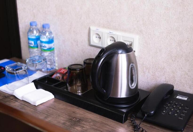 اتاق استاندارد سه نفره, Tourist Inn