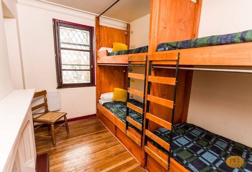 سرير فى غرفة مشتركه, Bento Hostel   Adults Only