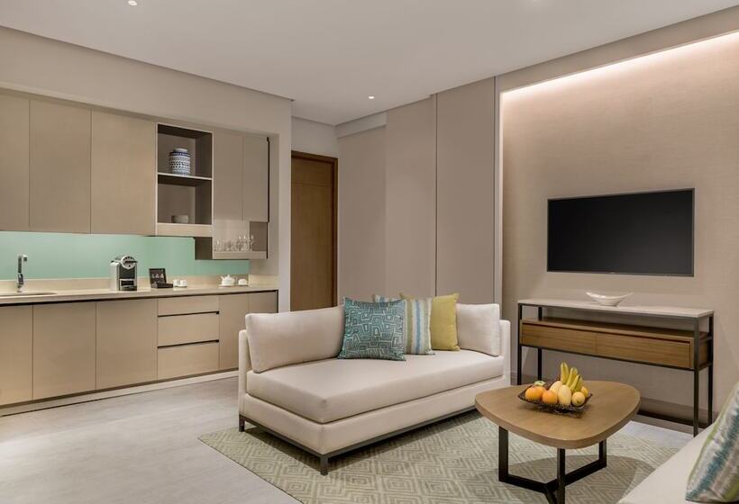 Люкс, Dusitd2 Davao