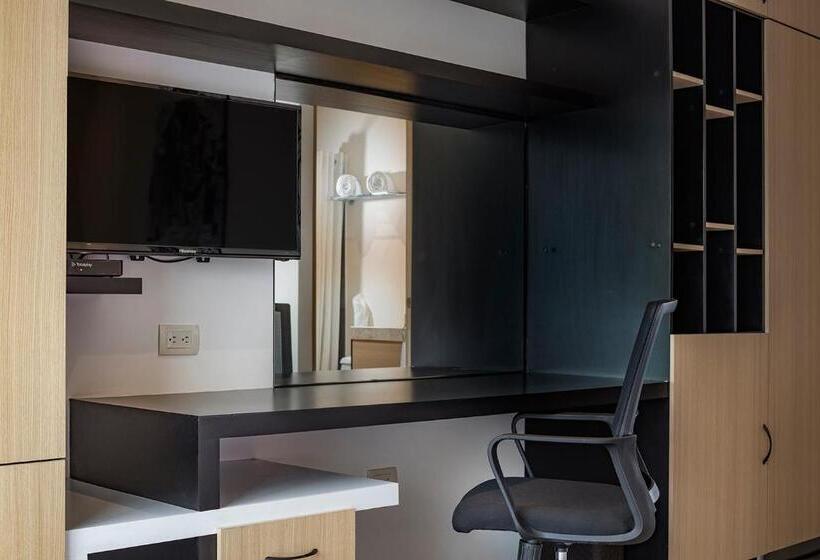 غرفة قياسية, Room Hotel & Suites