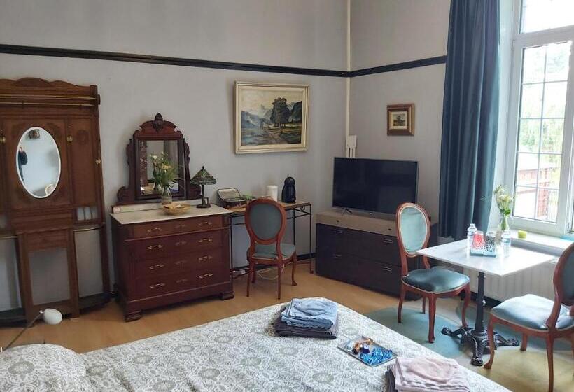 Quarto Superior Cama King, Château Lambert Moulinsart Hotel, Shuttle Airport, Long Term Parking, Snooker, Large Terrasse, Dinne