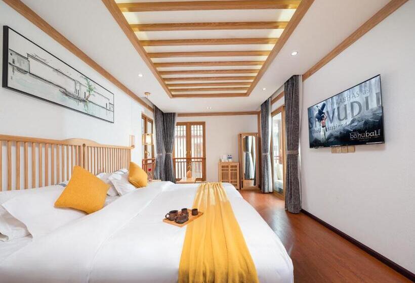 Номер Стандарт с Балконом, Lijiang Nanfu Yinglu Guesthouse