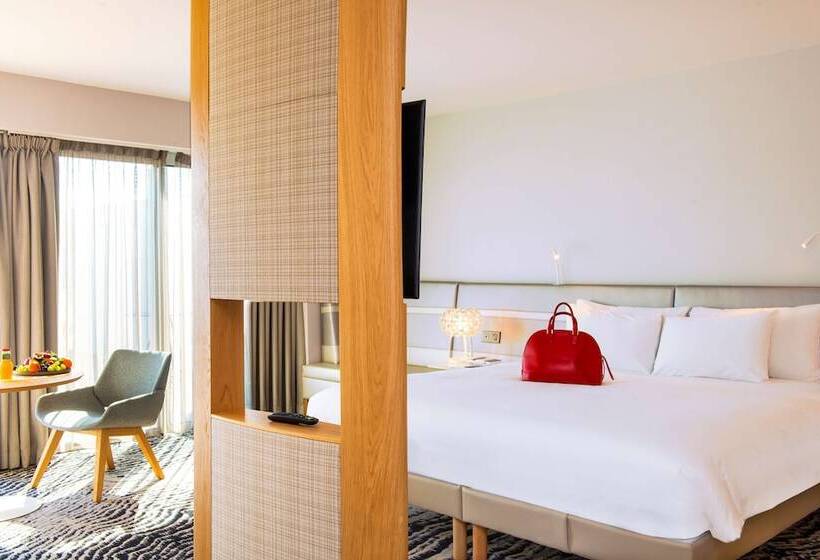 Люкс с Видом, Radisson Blu Hotel Bordeaux