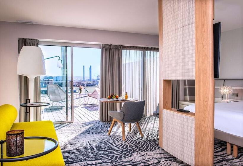 Люкс с Видом, Radisson Blu Hotel Bordeaux