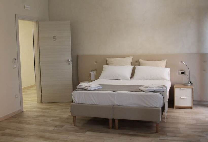 Полулюкс с Балконом, Michelangelo Home B&b