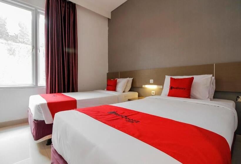 Номер Стандарт, Reddoorz Near Goa Sunyaragi