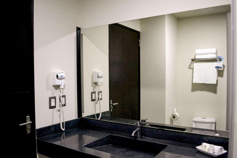 キングサイズベッドのスイートルーム, Comfort Inn Irapuato