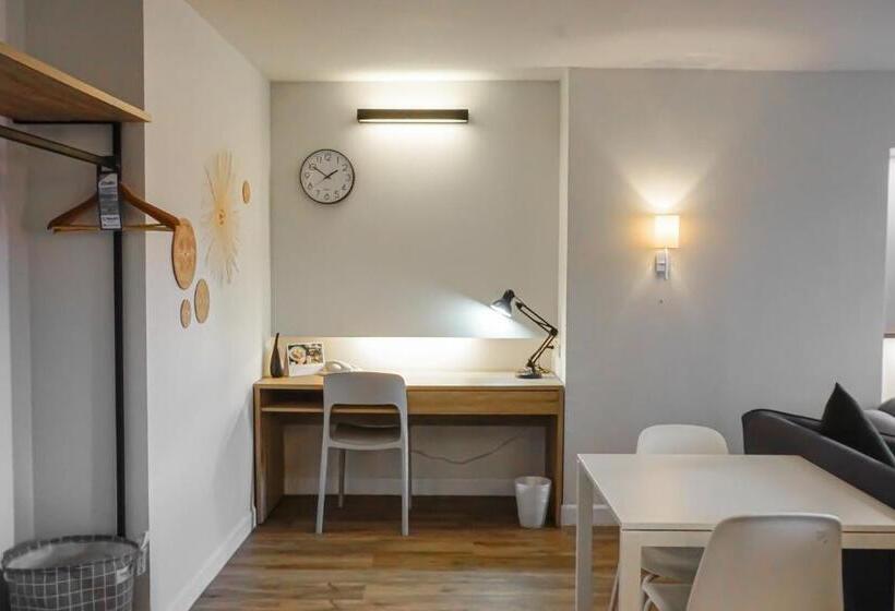 デラックスルーム, Carnation Residence