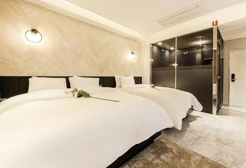 Номер Deluxe, Yeogiuhtte Seodaegu