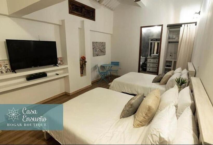 Четырехместный Номер Стандарт с Балконом, Casa Ensueño Hogar Boutique