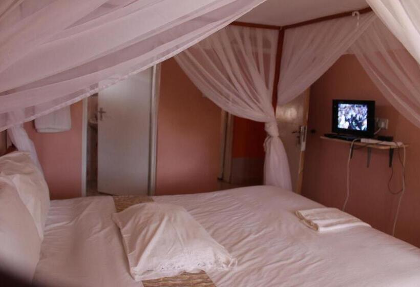 4 Bedroom House, Salient Guest House