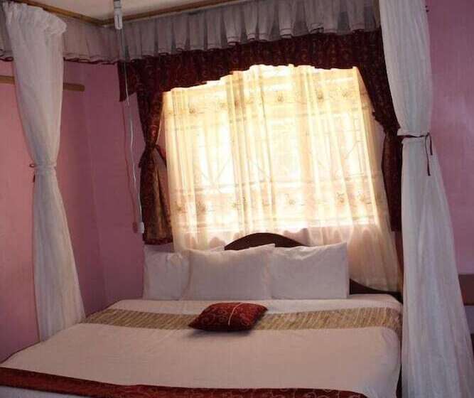 Deluxe Room, Salient Guest House