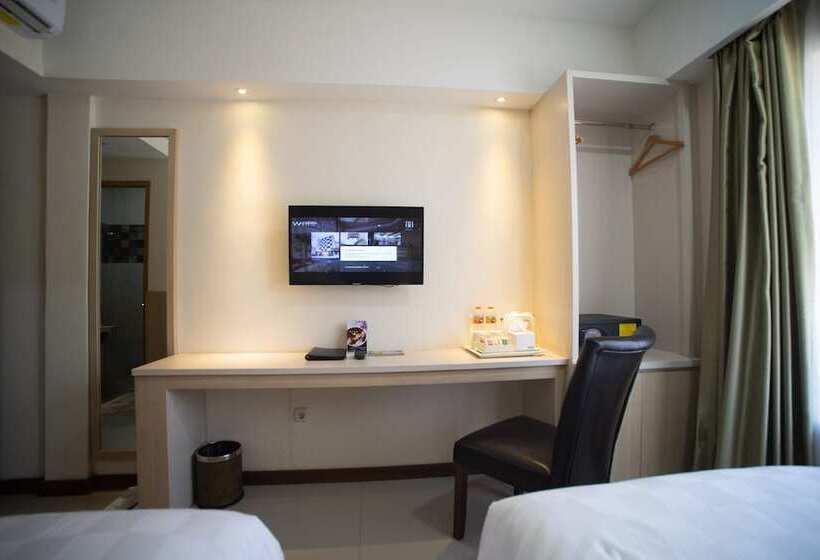 Номер Deluxe, Luminor Hotel Banyuwangi By Wh