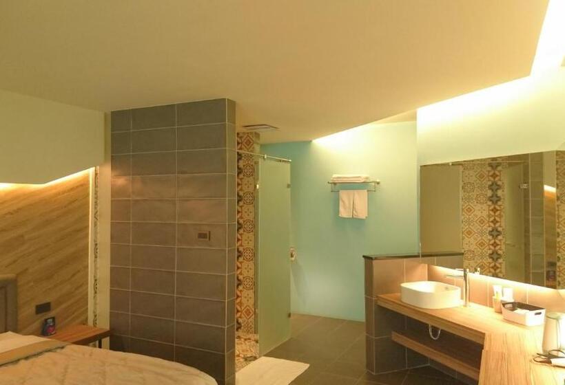 اتاق سوپریور, Travel Port Motel