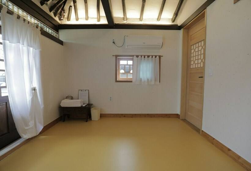 اتاق لوکس, Bonghwangjae Hanok Guesthouse
