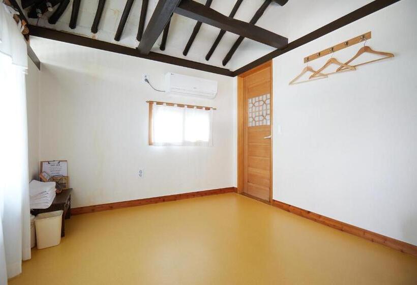 اتاق لوکس, Bonghwangjae Hanok Guesthouse
