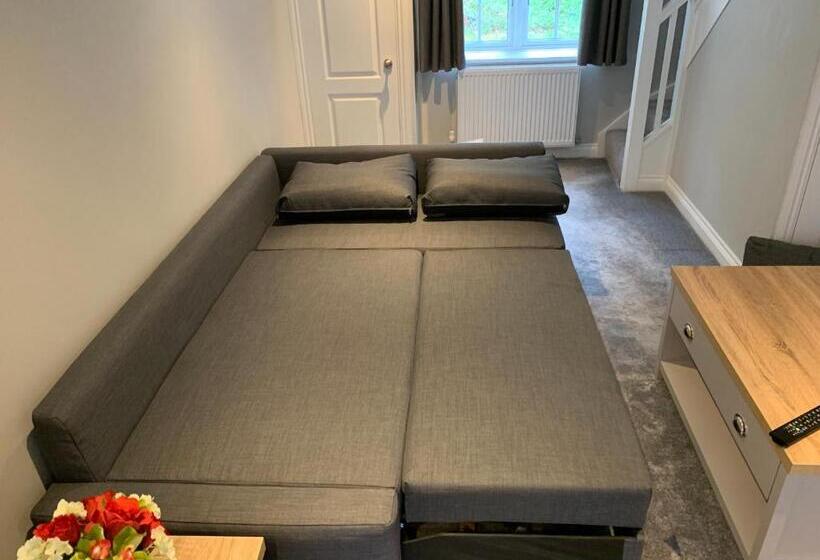 Студия Стандарт, Fornham Guest House