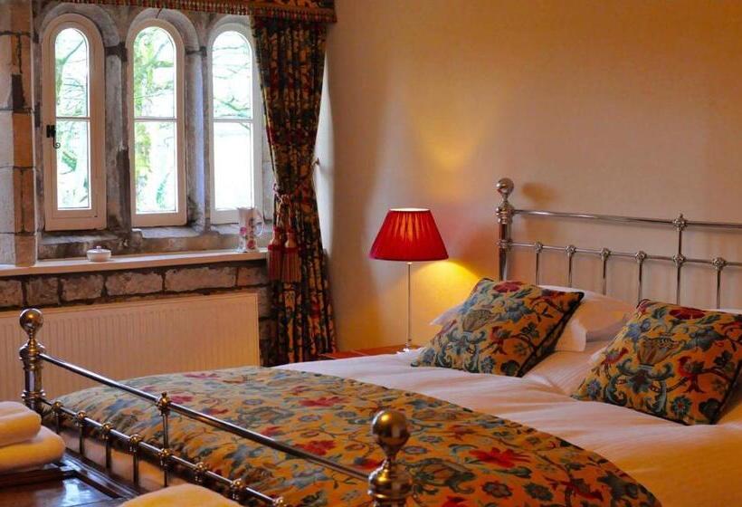 Номер Deluxe, Hurstwood Hall