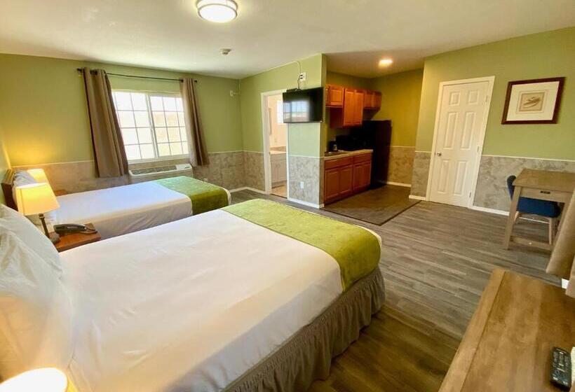 Люкс Повышенной Комфортности, Europa Inn & Suites