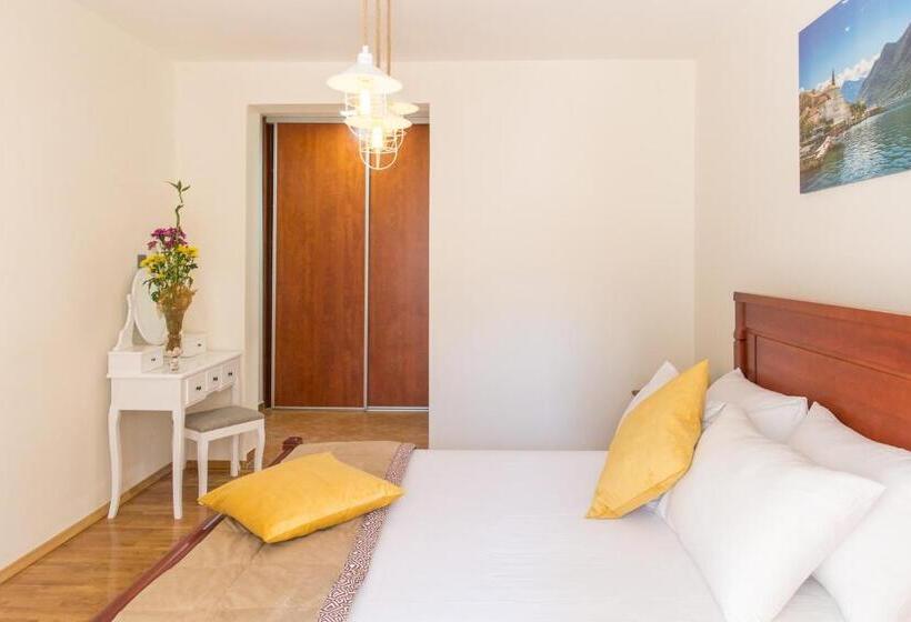 اتاق لوکس با بالکن, Villa Dieden