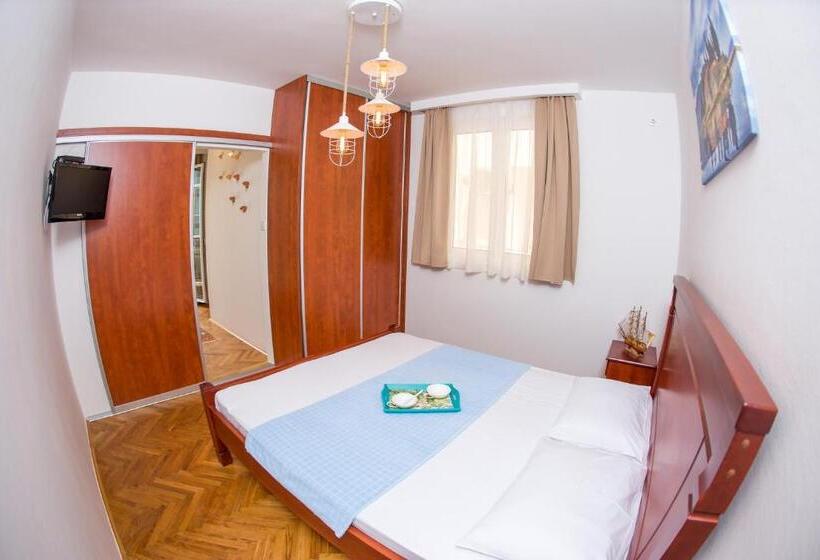 اتاق استاندارد سه تخته با بالکن, Villa Dieden