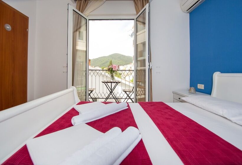 اتاق لوکس با بالکن, Villa Dieden