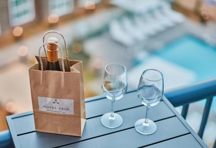 스탠다드 발코니 스튜디오, Trio Healdsburg