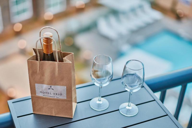 스위트 킹사이즈 침대, Trio Healdsburg