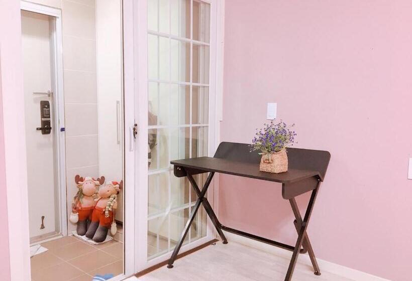 Семейный Номер, Hago Guest House