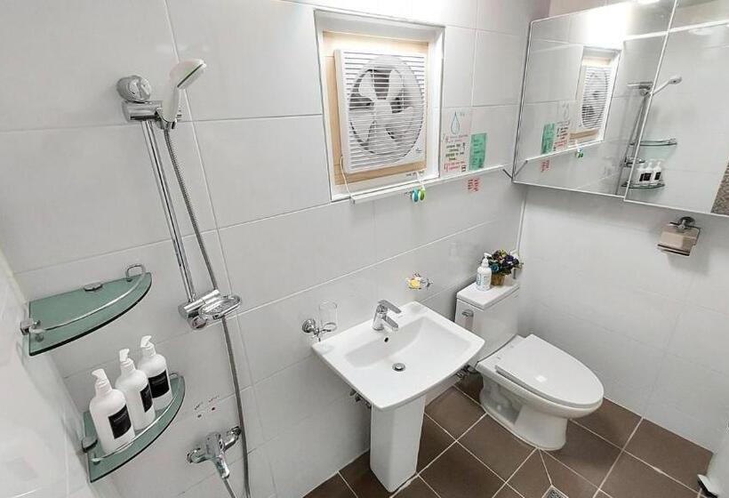 Дом 3 Спальни, Hago Guest House