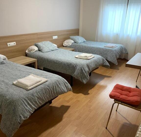 اتاق استاندارد سه نفره, Pension Valcarce
