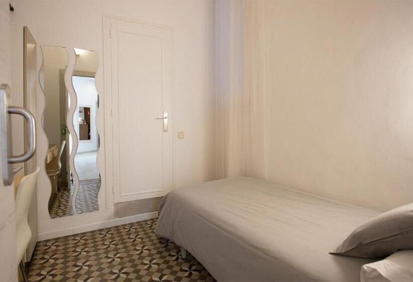 اتاق استاندارد یک نفره, Hostal Eixample
