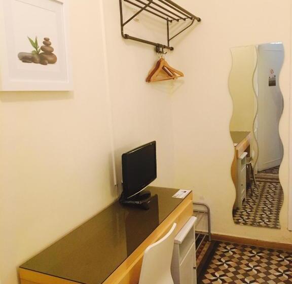 اتاق استاندارد یک نفره, Hostal Eixample