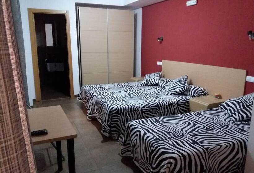 Номер Стандарт Трехместный, Hostal La Catedral