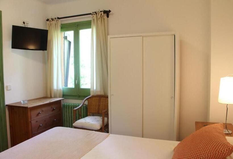 Номер Стандарт, Hostal L´ou De Reig