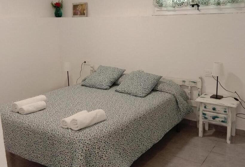 חדר סטנדרט מותאם לאדם עם מוגבלויות, Hostal Santuari De Paller