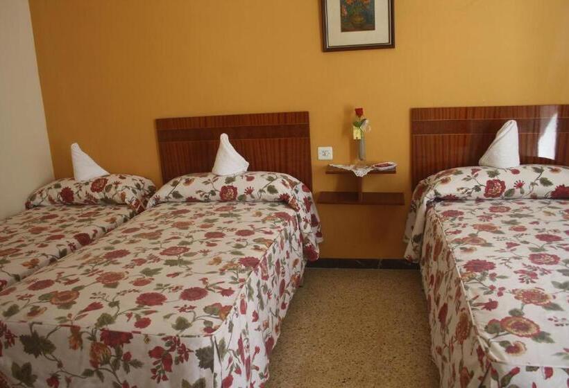 Трехместный Номер Стандарт Совместная Ванная, Hostal Torre Mar