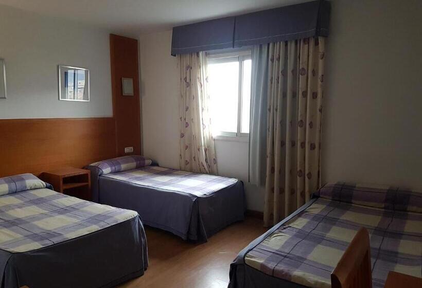Номер Стандарт Трехместный, Hostal Mediterraneo