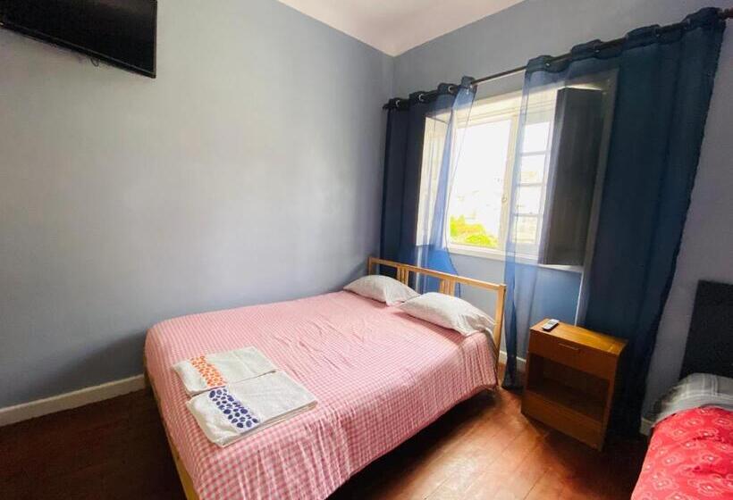 اتاق استاندارد سه تخته با سرویس بهداشتی مشترک, Fernando Guest House