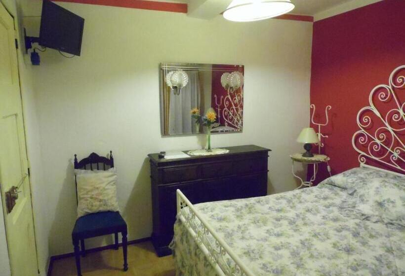 Номер Стандарт, Hospedagem Chave D Ouro