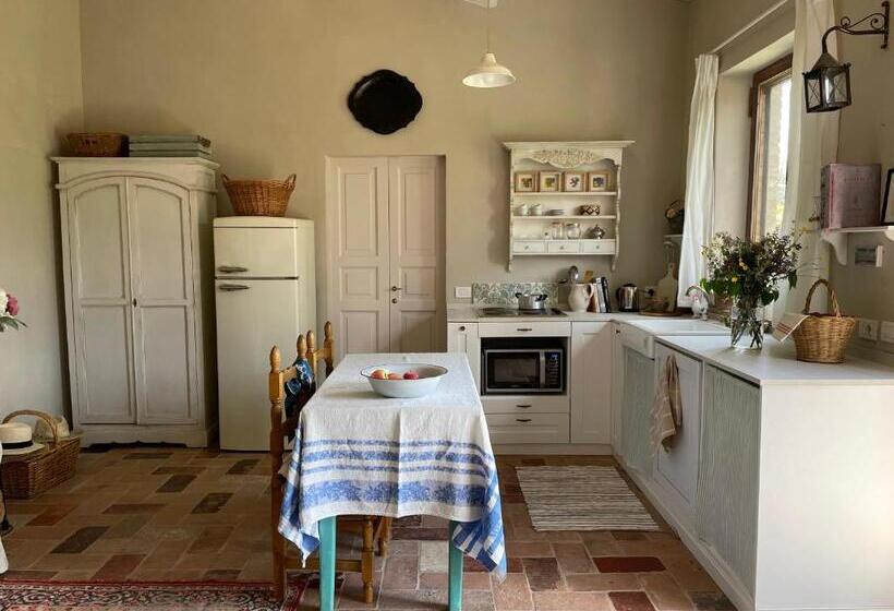 Апартаменты 1 Спальня Вид на Сад, Private Room In Small Medieval Borgo
