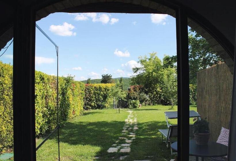 Апартаменты 1 Спальня Вид на Сад, Private Room In Small Medieval Borgo
