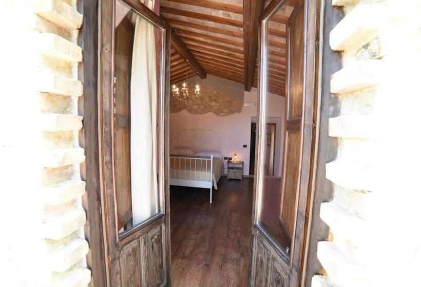 Люкс Повышенной Комфортности, Agriturismo  La Valle Degli Ulivi