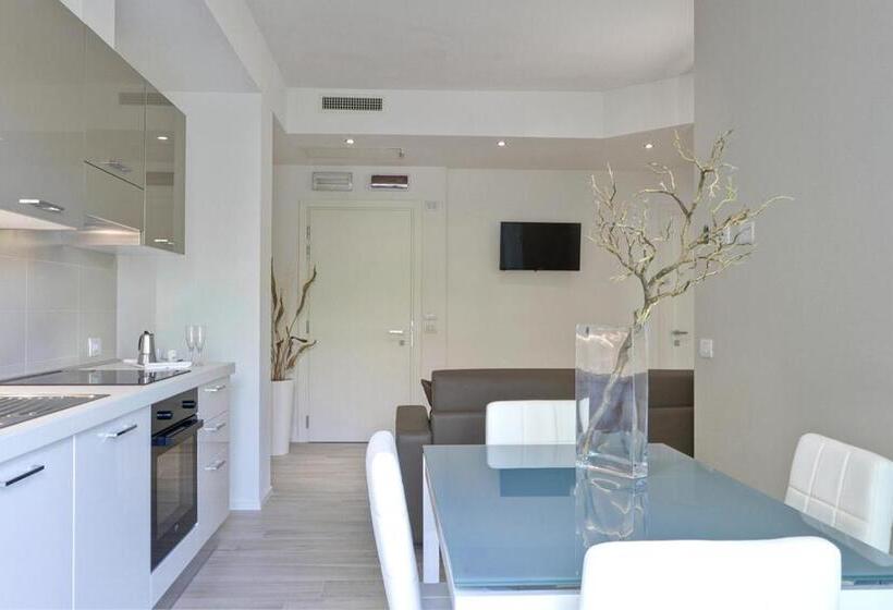 带1个卧室的带阳台的公寓, Residence Armony
