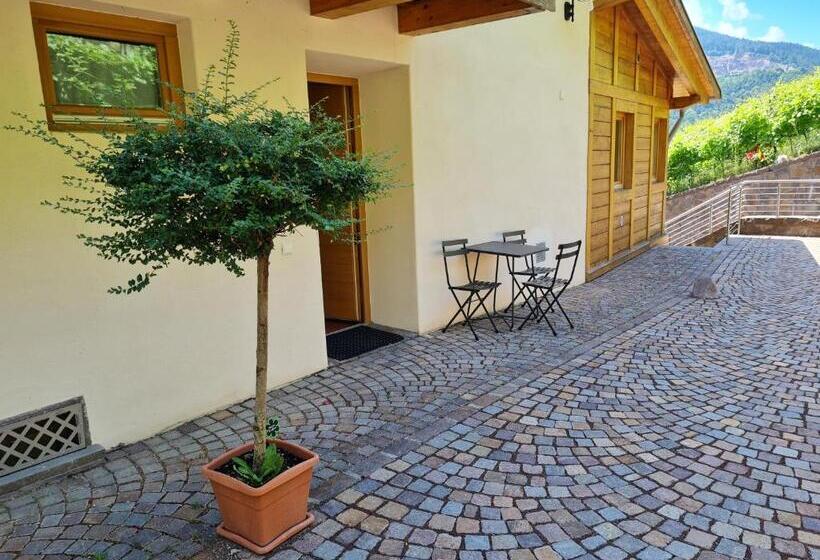 스탠다드 스튜디오, Agriturismo Maso Besleri