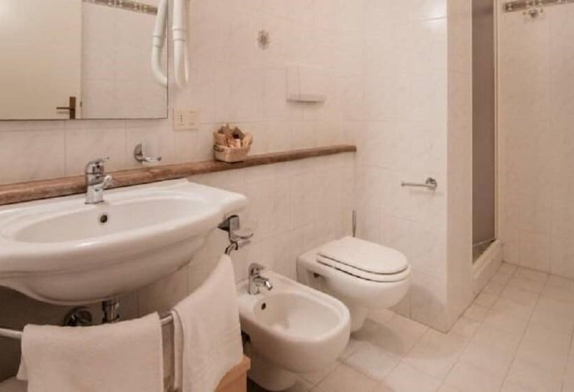 آپارتمان 1 خوابه با بالکن و چشم‌انداز دریا, Residence La Rosa Di Nettuno