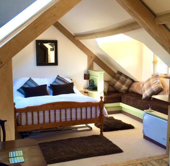 Family Suite, Greencourt Loft   The Cotswold Way, Stroud