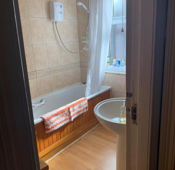 Cameră Standard cu Baie Comună, The Pines Guest House