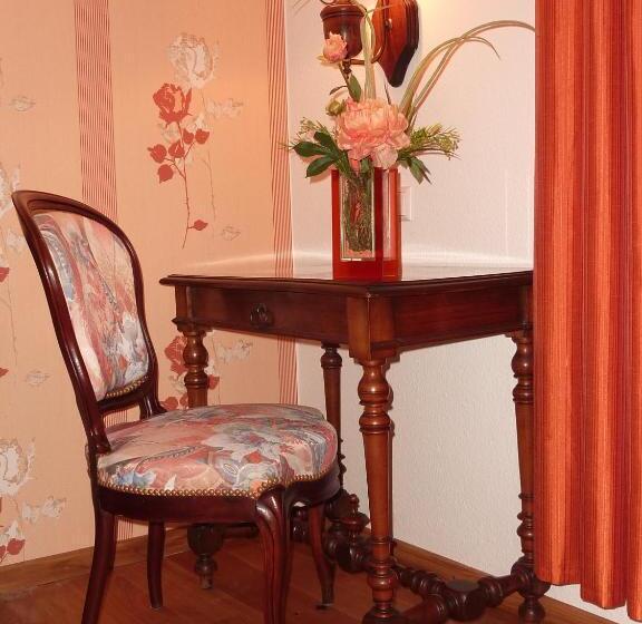 Полулюкс, Historisches Genusshotel Löwen